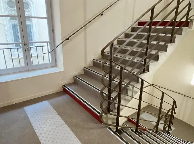 אכסניה Flamingo Gare Centre *