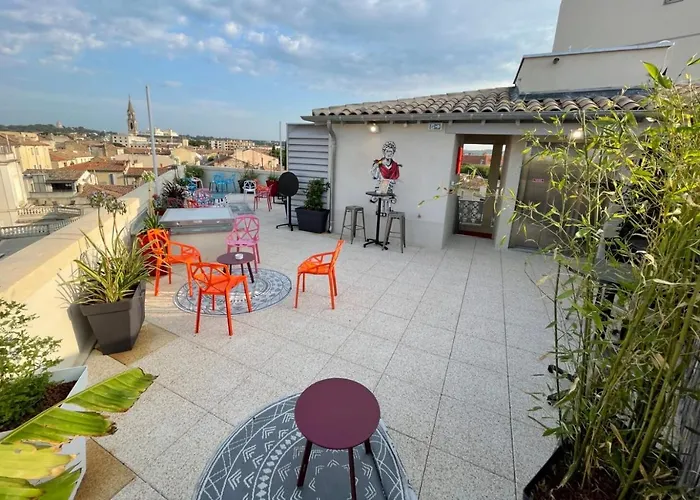 Flamingo Gare Centre אכסניה נים